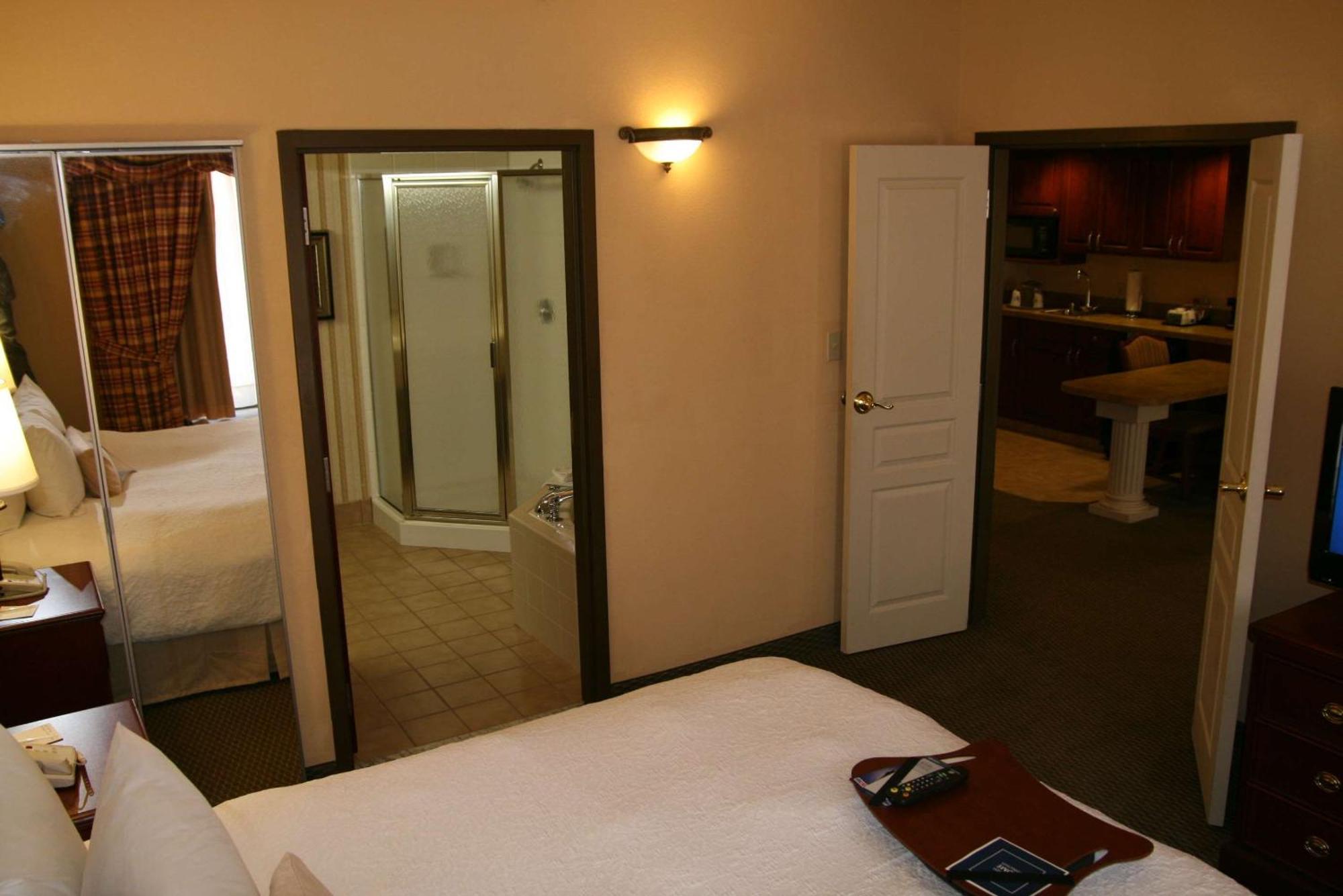 Hampton Inn & Suites Стилуотер Номер фото